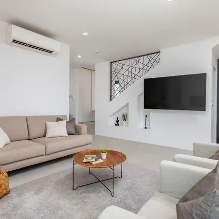 3 Bedroom Gorgeous In Holiday home Pula