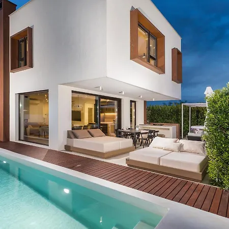 בית נופש Luxurious Home In Pula
