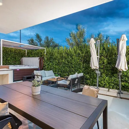 3 Bedroom Gorgeous In * Pula