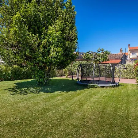 Holiday home 3 Bedroom Gorgeous In Pula