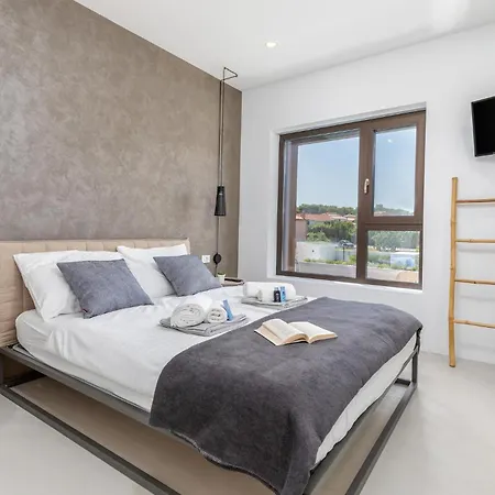 Luxurious Home In Pula בית נופש *