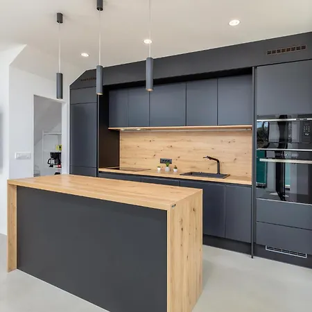 3 Bedroom Gorgeous In Σπίτι διακοπών *