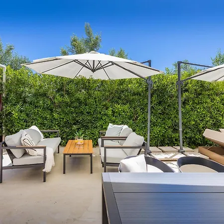 3 Bedroom Gorgeous In 펜션 *