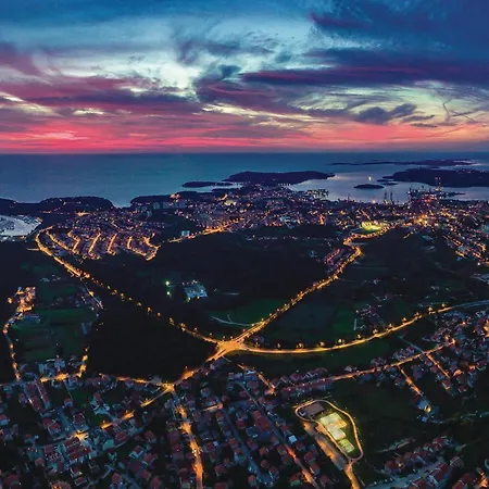 3 Bedroom Gorgeous In 풀라