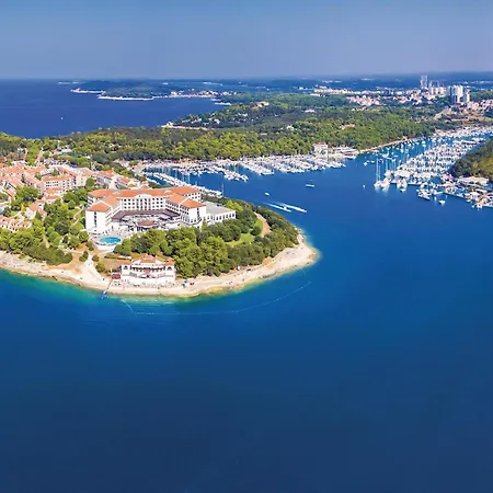 3 Bedroom Gorgeous In Σπίτι διακοπών *