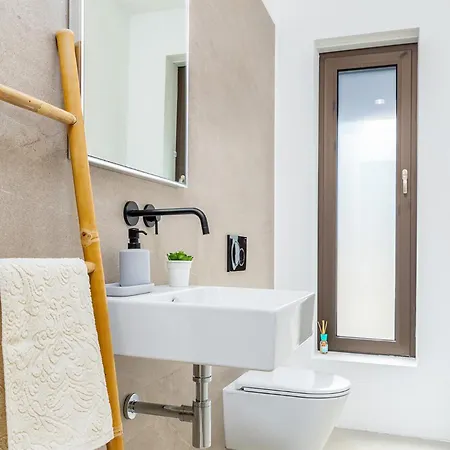 3 Bedroom Gorgeous In Σπίτι διακοπών *