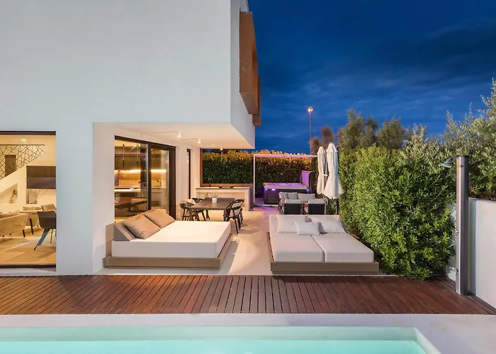 3 Bedroom Gorgeous In Holiday home Pula