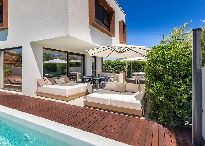 3 Bedroom Gorgeous In Holiday home Pula