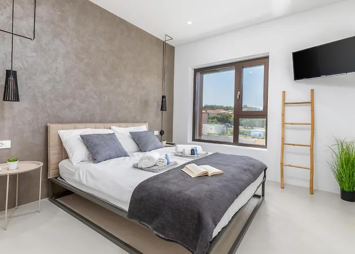 3 Bedroom Gorgeous In Holiday home *
