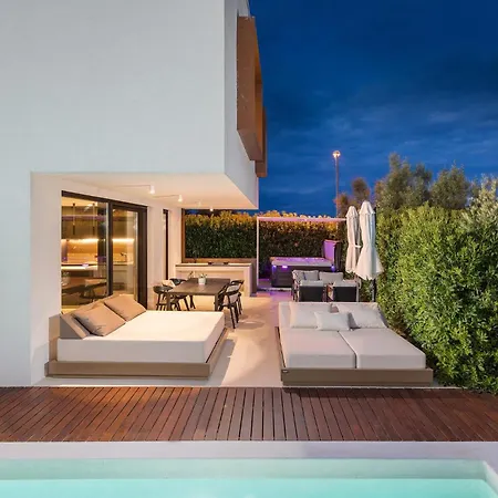 3 Bedroom Gorgeous In Vakantiehuis Pula